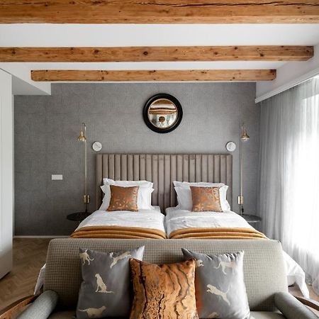 Suite With Private Bathroom At Three Bedroom Interwar Villa Grabyte With Daily Spaces To Share By Pine Forest On The Bank Of The River- 8Min By Car From Old Town Kaunas Luaran gambar