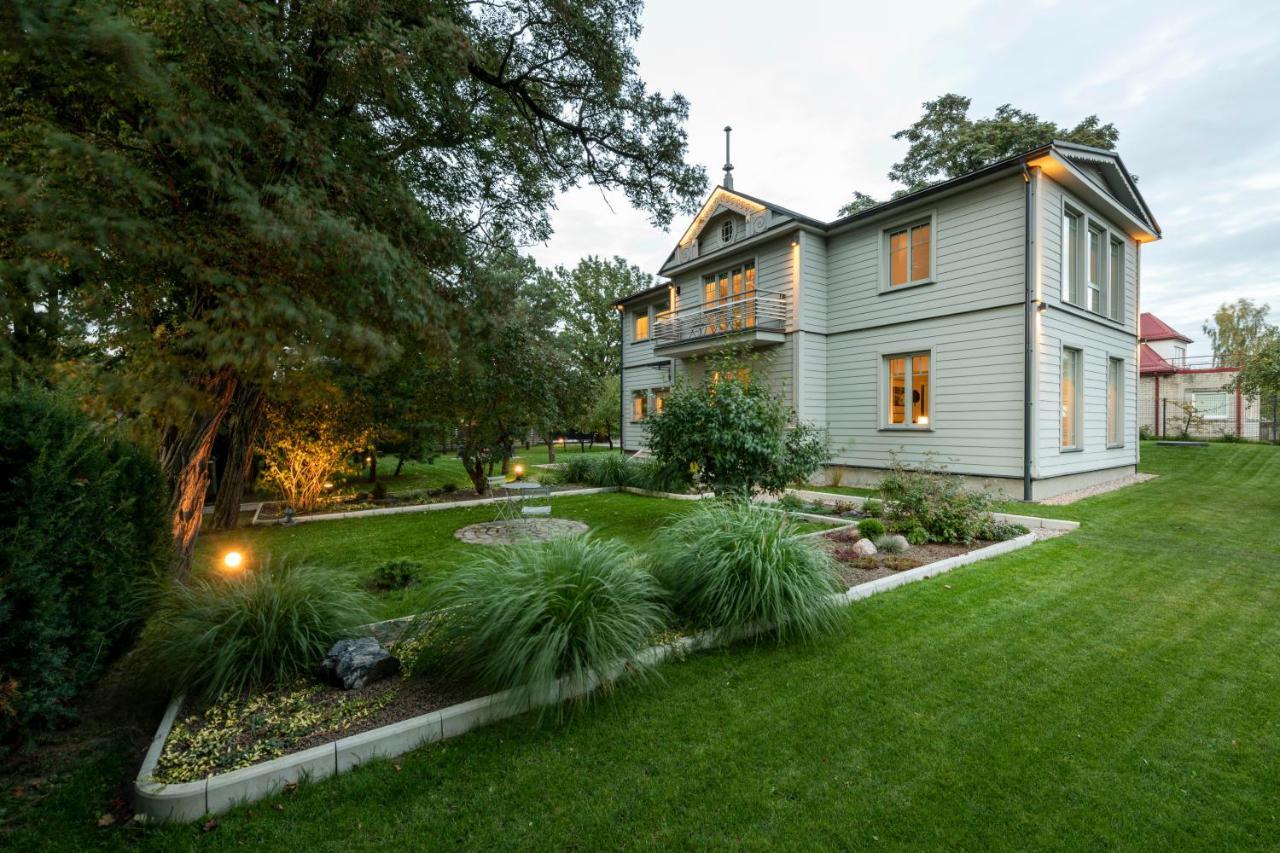 Suite With Private Bathroom At Three Bedroom Interwar Villa Grabyte With Daily Spaces To Share By Pine Forest On The Bank Of The River- 8Min By Car From Old Town Kaunas Luaran gambar