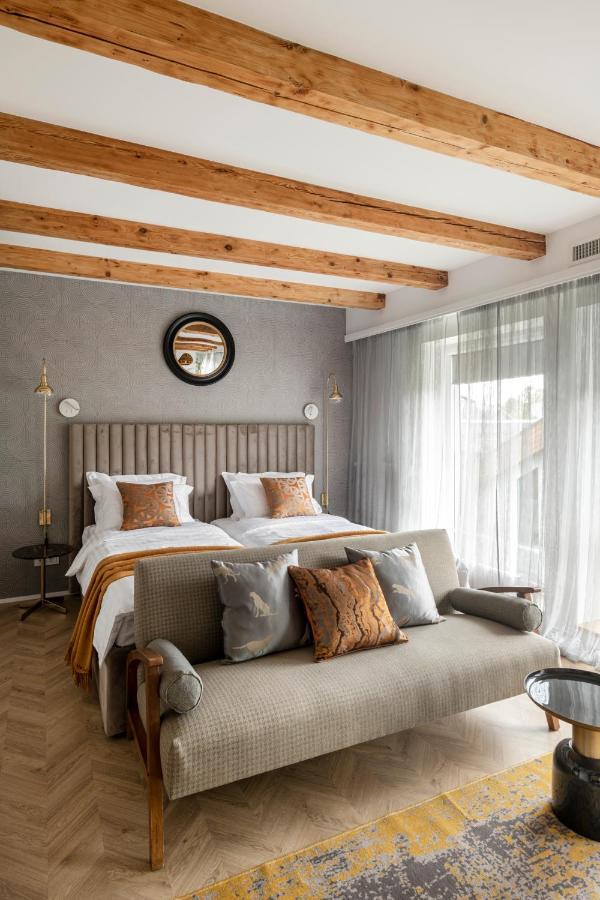 Suite With Private Bathroom At Three Bedroom Interwar Villa Grabyte With Daily Spaces To Share By Pine Forest On The Bank Of The River- 8Min By Car From Old Town Kaunas Luaran gambar