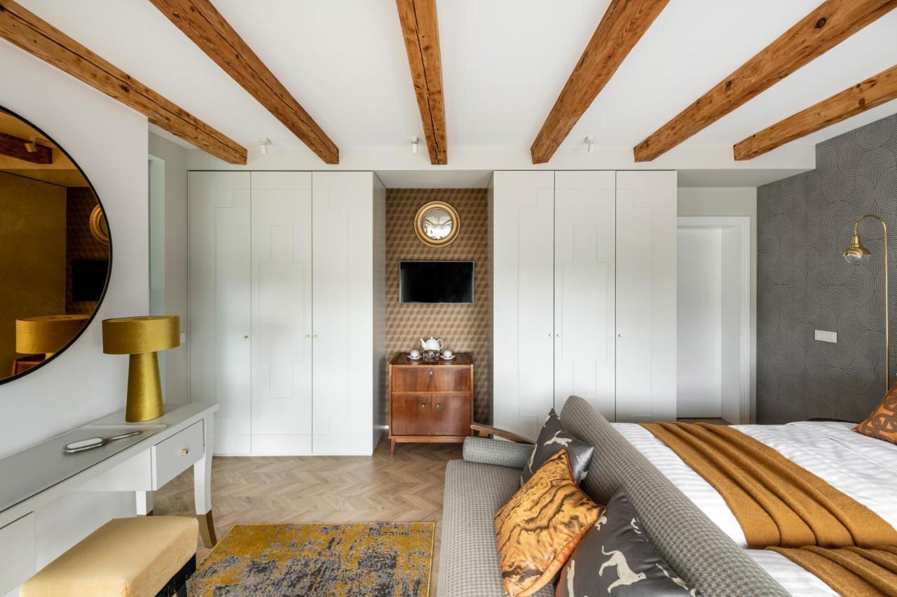 Suite With Private Bathroom At Three Bedroom Interwar Villa Grabyte With Daily Spaces To Share By Pine Forest On The Bank Of The River- 8Min By Car From Old Town Kaunas Luaran gambar
