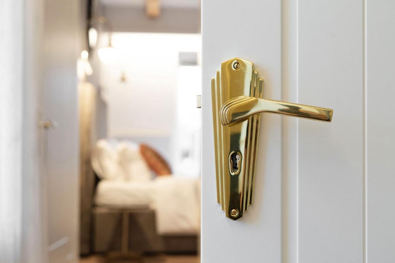 Suite With Private Bathroom At Three Bedroom Interwar Villa Grabyte With Daily Spaces To Share By Pine Forest On The Bank Of The River- 8Min By Car From Old Town Kaunas Luaran gambar