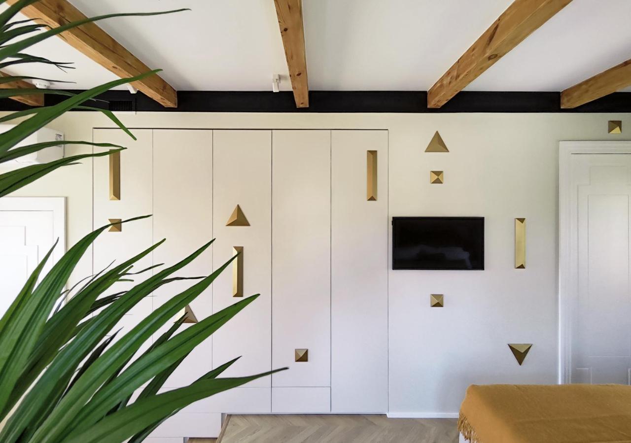 Suite With Private Bathroom At Three Bedroom Interwar Villa Grabyte With Daily Spaces To Share By Pine Forest On The Bank Of The River- 8Min By Car From Old Town Kaunas Luaran gambar